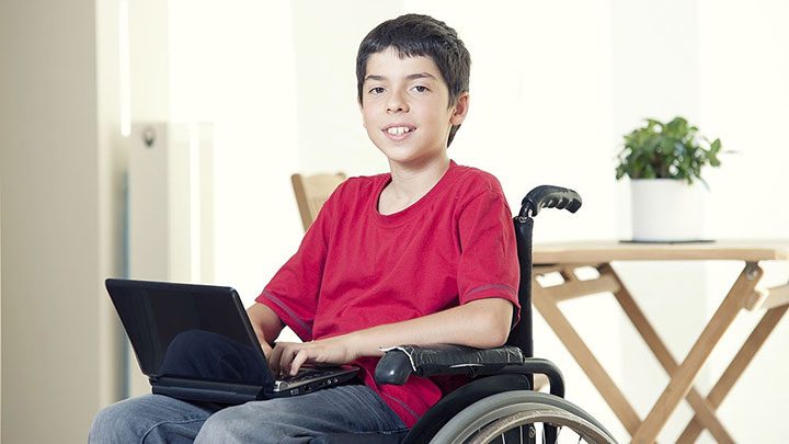 مزایای آموزش الکترونیکی برای دانش آموزان دارای معلولیت جسمی