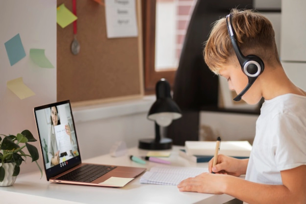 فرق کلاس آفلاین و آنلاین چیست